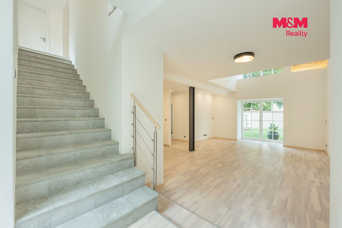 Prodej rodinného domu 190 m², pozemek 535 m² – fotografie 2