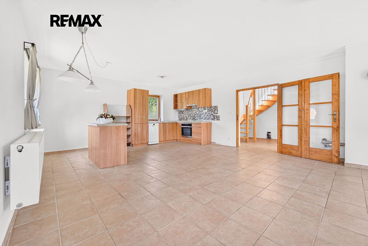 Pronájem rodinného domu 102 m², pozemek 1448 m² – fotografie 3