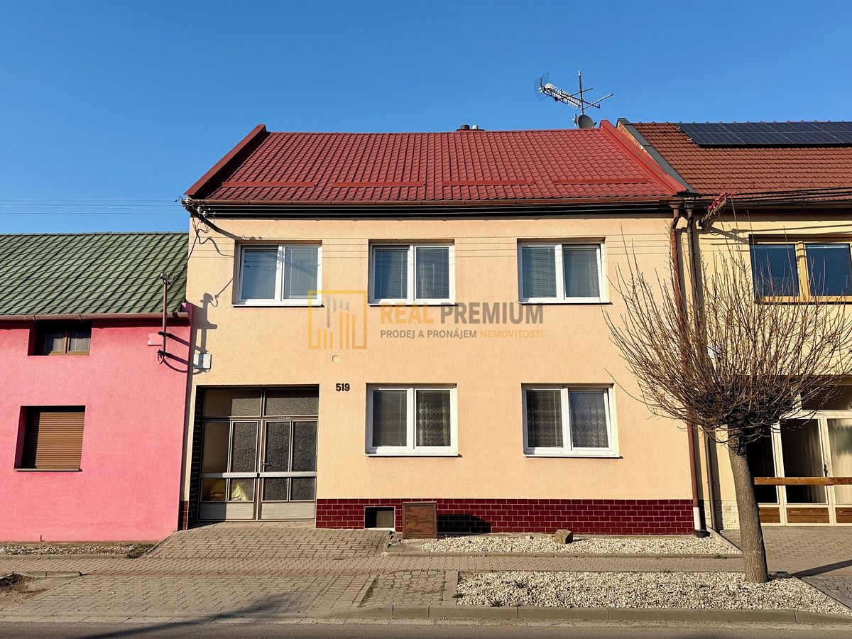 Prodej rodinného domu 200 m², pozemek 838 m²