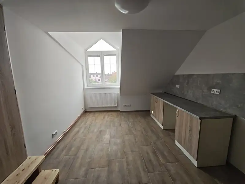 Pronájem bytu 3+1 88 m², Pardubice – náhled fotky 2