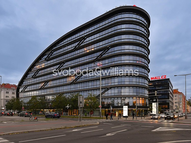 Pronájem komerčního prostoru, 1 990 m² (14 z 15)