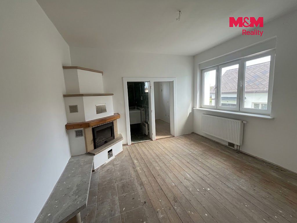 Prodej rodinného domu 260 m², pozemek 779 m² – fotografie 4