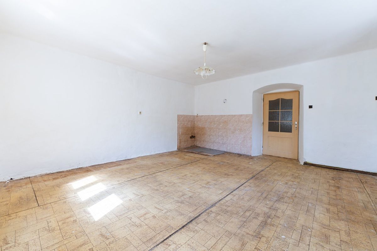 Prodej rodinného domu 140 m², pozemek 1911 m² – fotografie 5