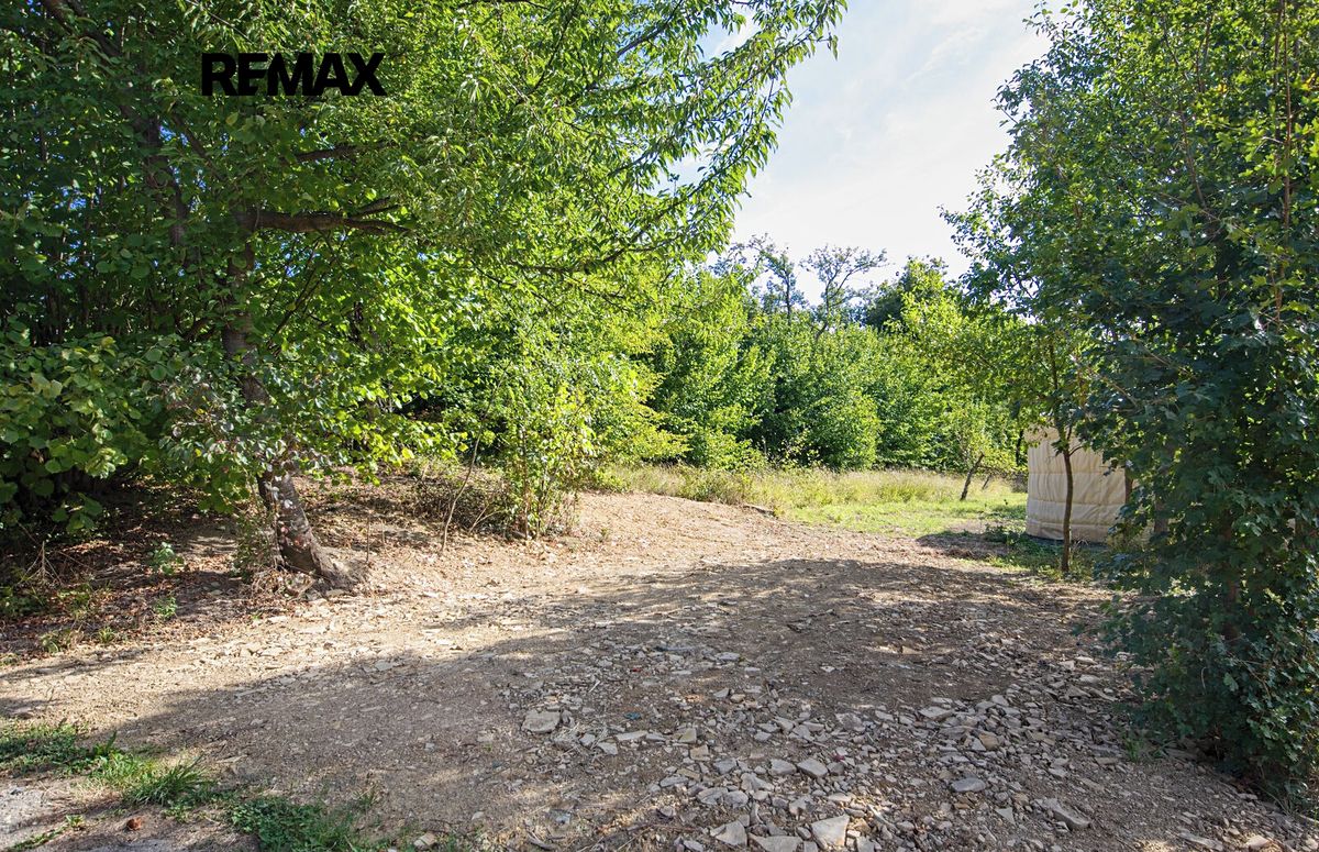Prodej stavebního pozemku 1697 m² – fotografie 3