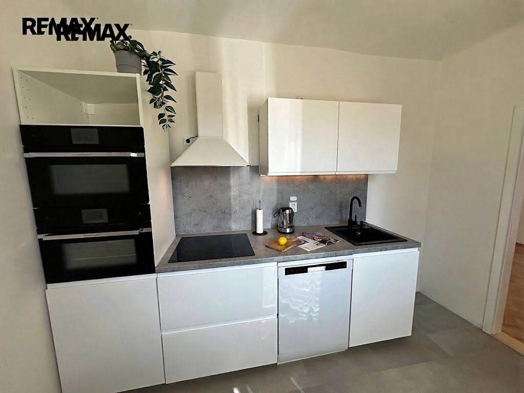 Pronájem bytu 3+1 61 m² – fotografie 2