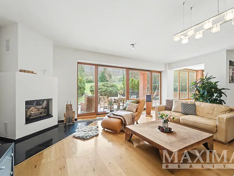 Prodej rodinného domu 400 m², pozemek 1508 m², Praha – náhled fotky 2