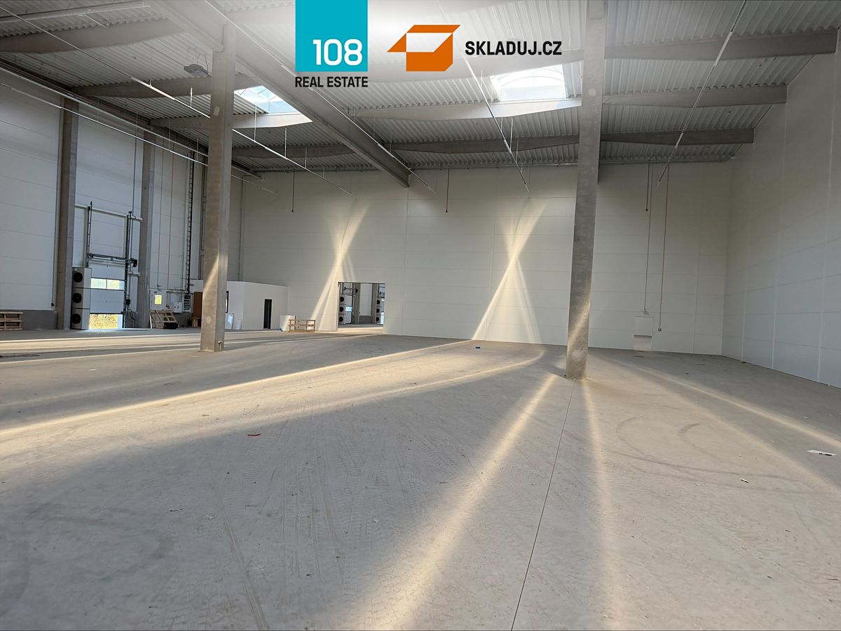 Pronájem skladového prostoru 10481 m² – fotografie 2