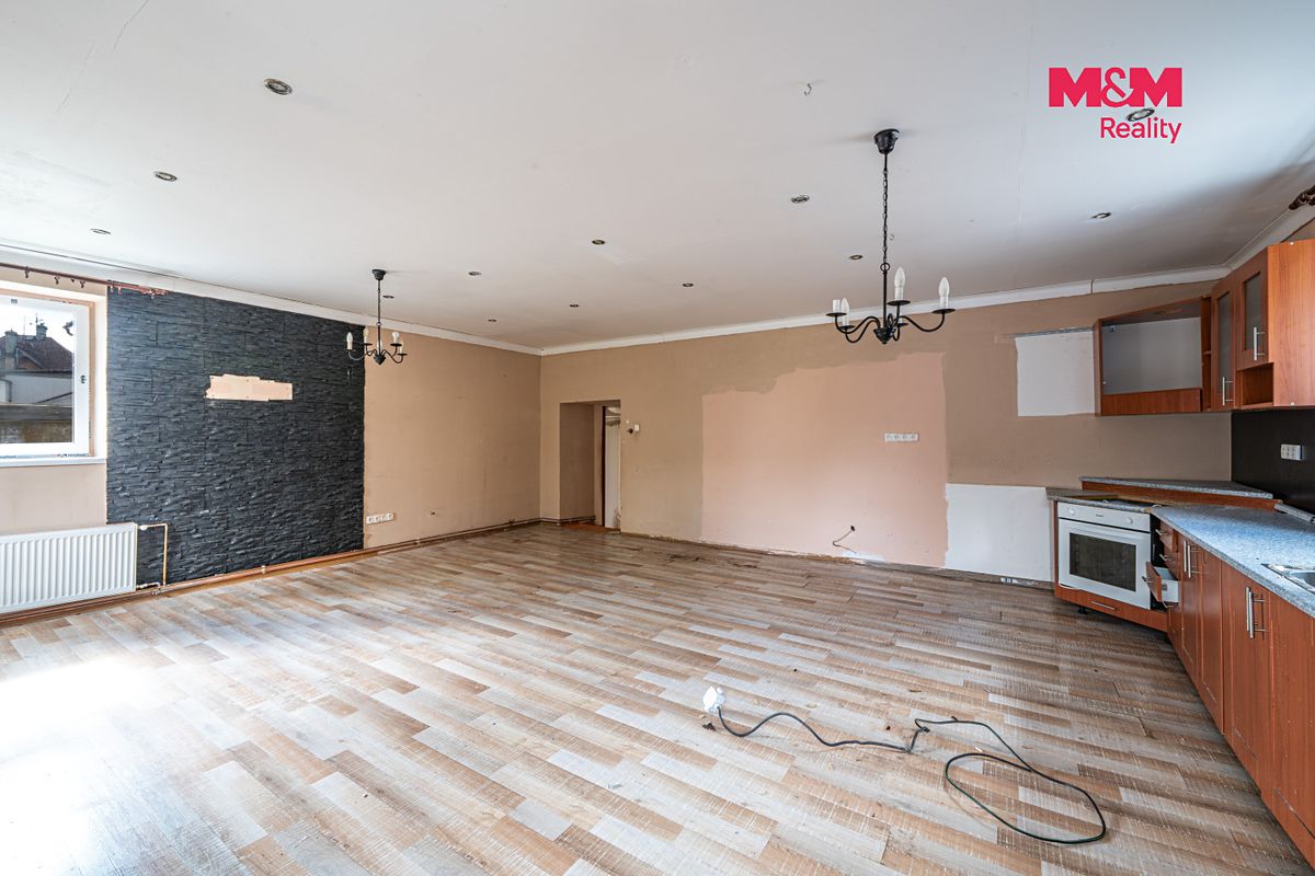 Prodej rodinného domu 280 m², pozemek 557 m² – fotografie 5