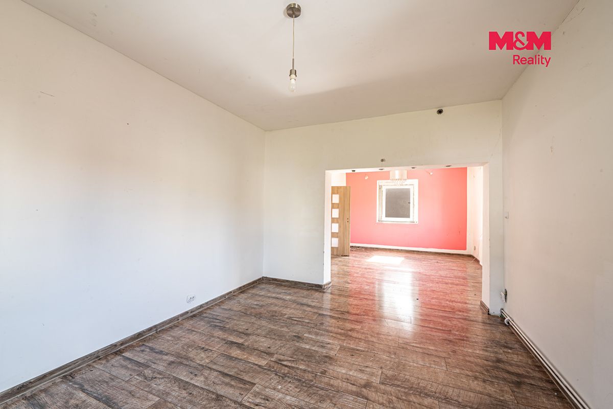 Prodej rodinného domu 280 m², pozemek 557 m² – fotografie 3