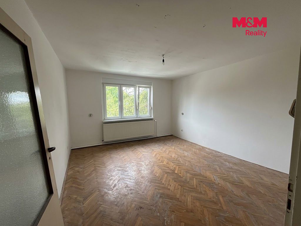 Prodej rodinného domu 260 m², pozemek 779 m² – fotografie 5
