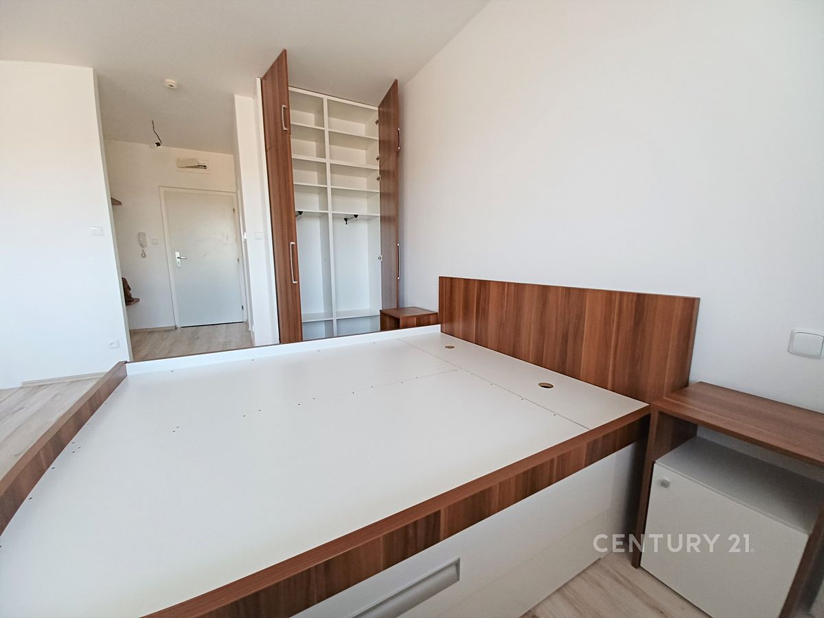 Pronájem bytu 1+kk 36 m² – fotografie 5