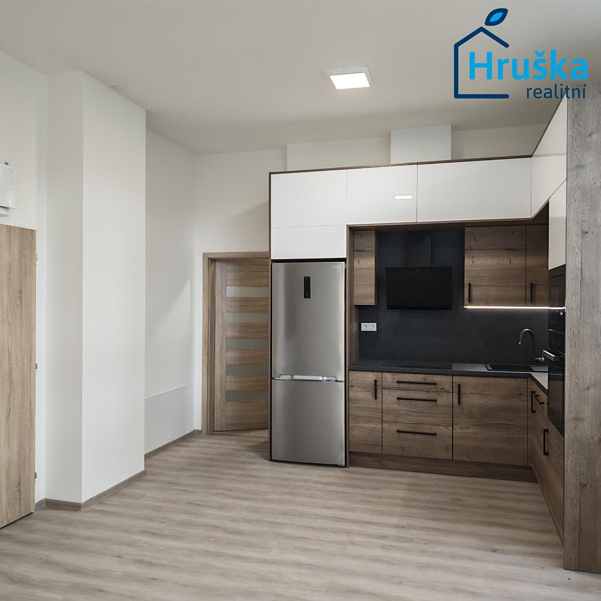 Pronájem bytu 1+kk 45 m² – fotografie 2