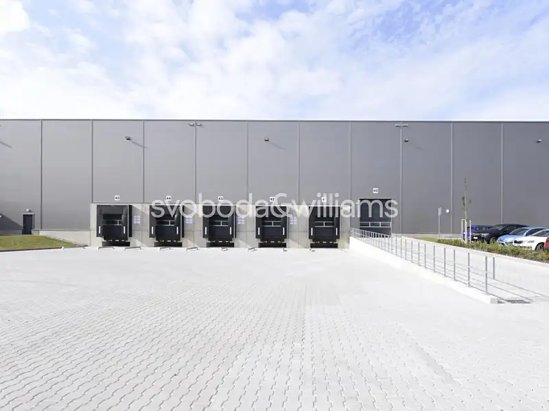 Pronájem výrobní haly, prostoru 7823 m², Pardubice – náhled fotky 2