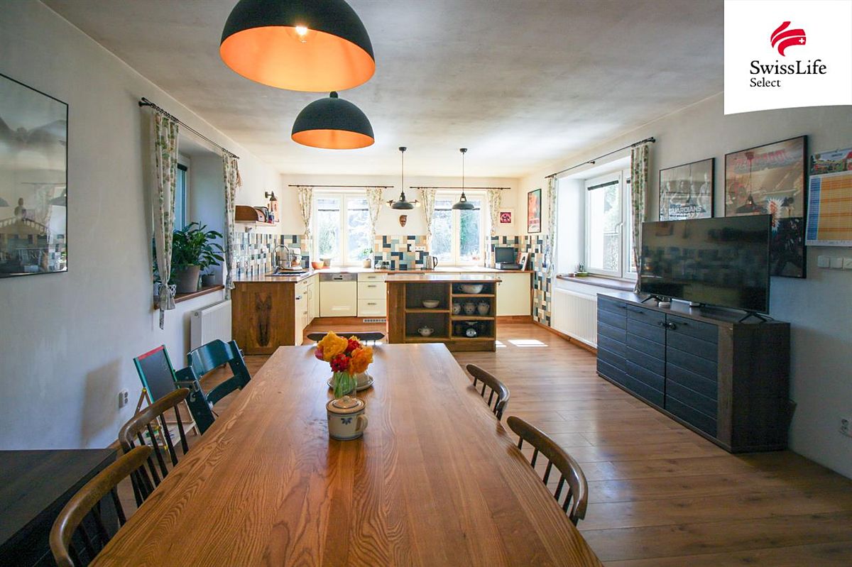 Prodej rodinného domu 255 m², pozemek 1349 m²