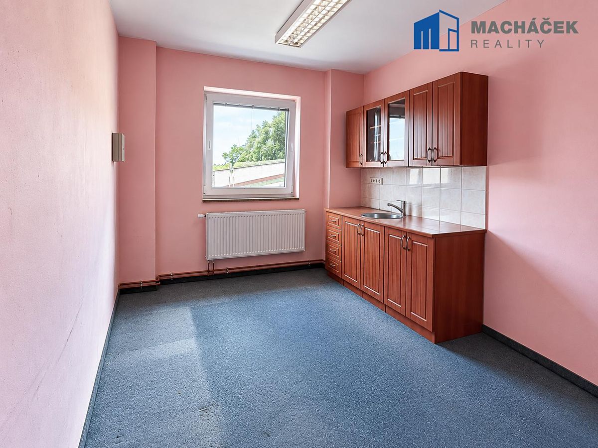 Pronájem kanceláře 278 m² – fotografie 3