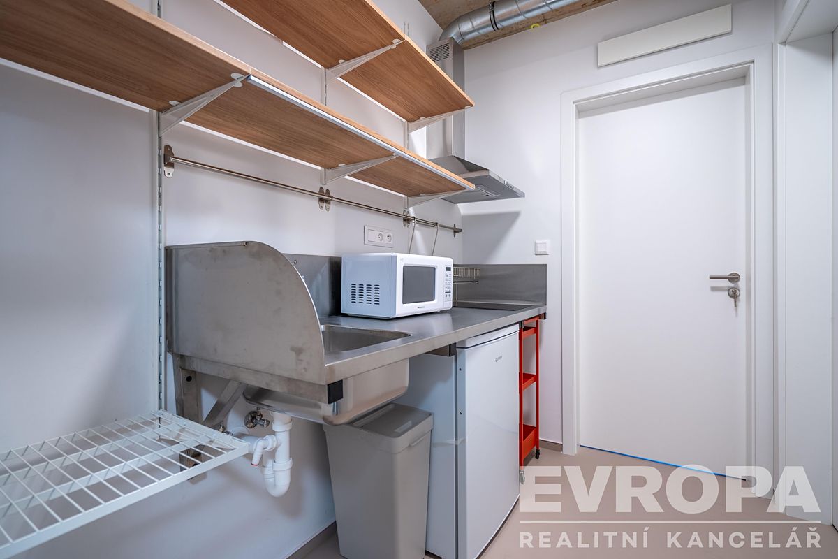 Pronájem bytu 1+kk 29 m² – fotografie 2