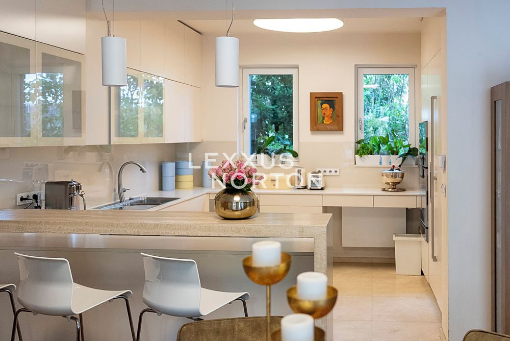 Prodej rodinného domu 522 m², pozemek 1215 m² – fotografie 4