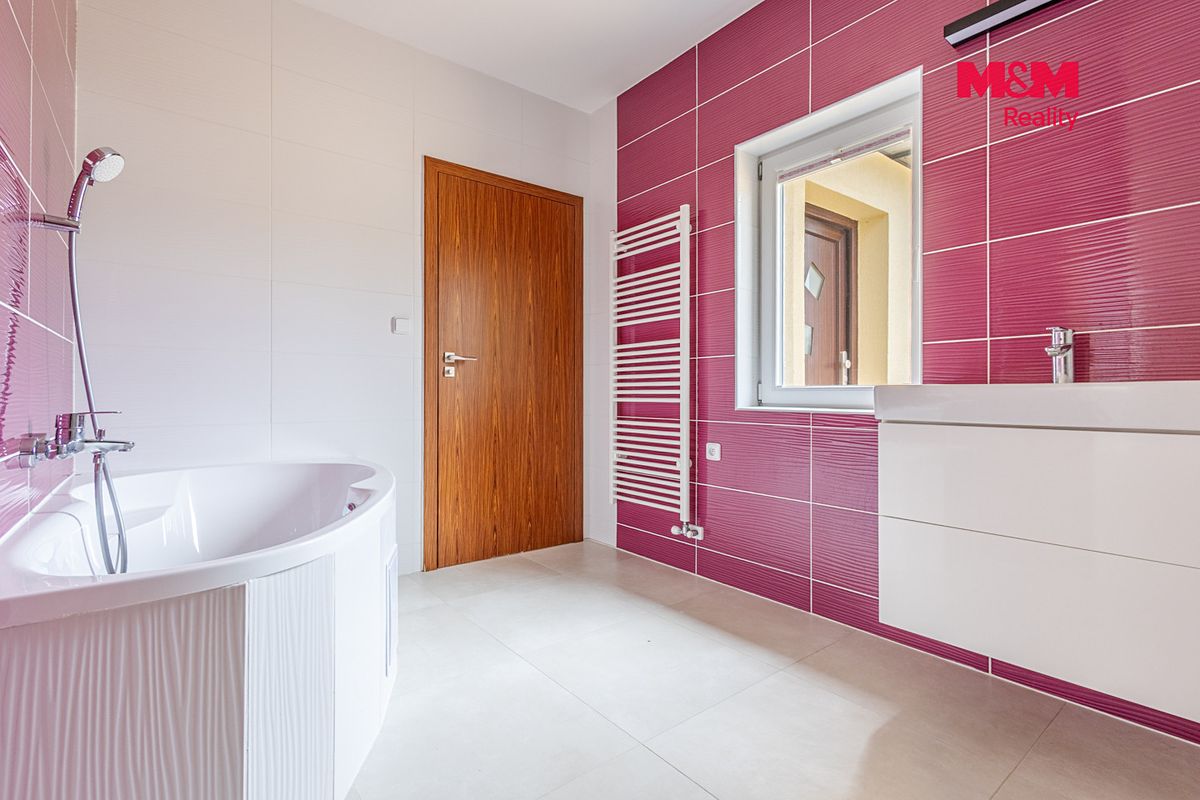 Prodej rodinného domu 180 m², pozemek 1371 m² – fotografie 4