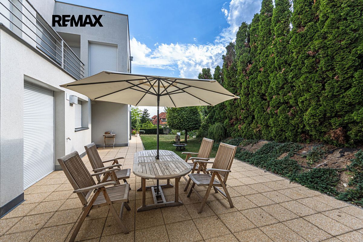 Pronájem rodinného domu 256 m², pozemek 222 m² – fotografie 2