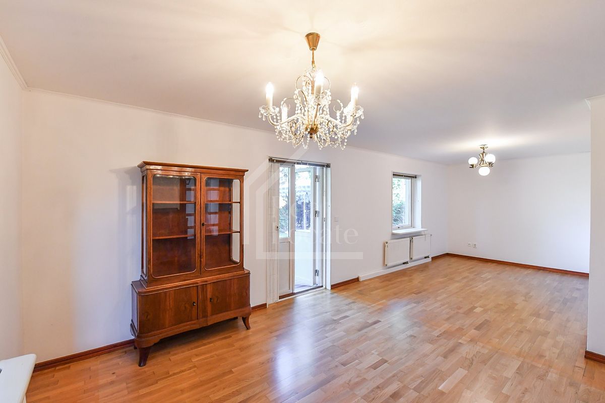 Pronájem rodinného domu 230 m², pozemek 379 m² – fotografie 4