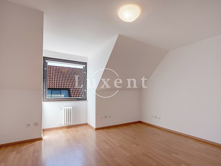 Pronájem domu, 417 m² (22 z 38)