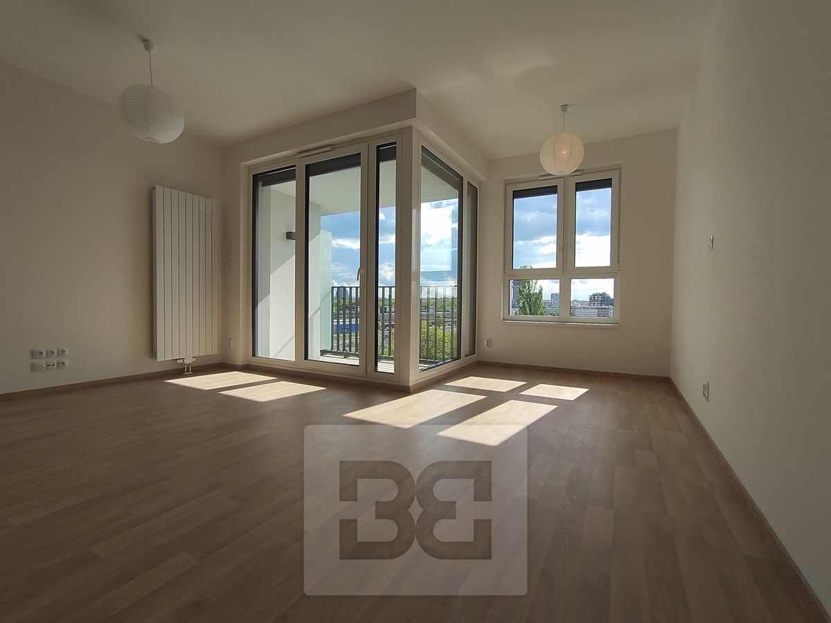 Pronájem bytu 1+kk 37 m² – fotografie 2