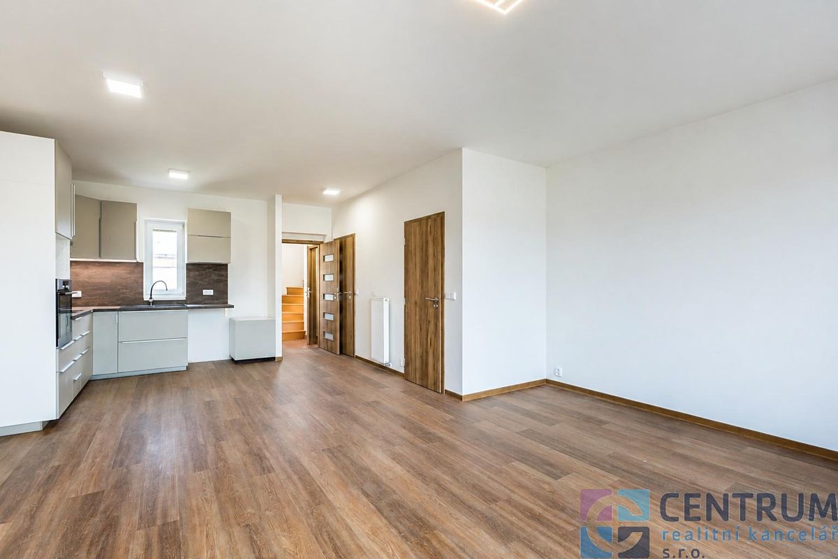 Pronájem rodinného domu 97 m², pozemek 119 m² – fotografie 3