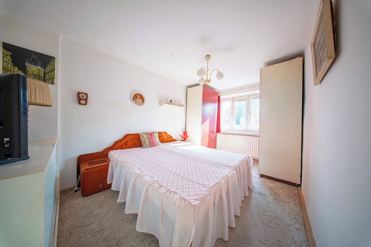 Prodej rodinného domu 260 m², pozemek 151 m² – fotografie 5