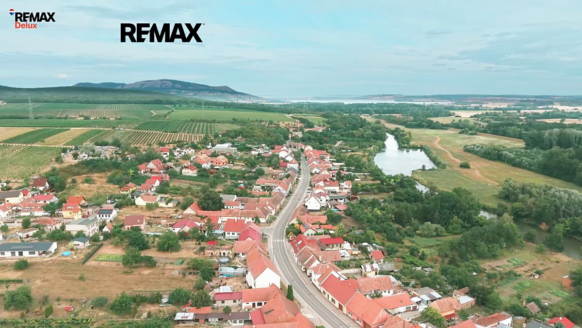 Prodej komerčního pozemku 673 m² – fotografie 3
