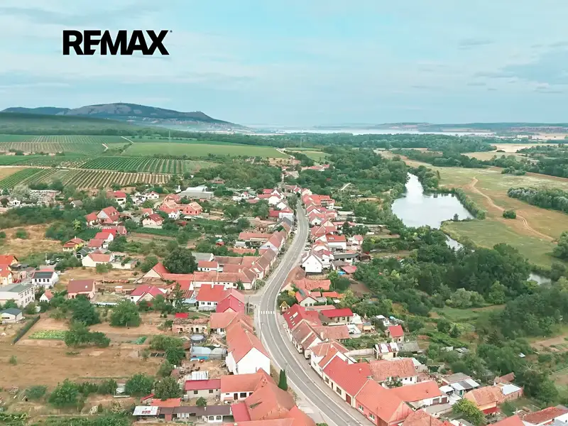 Prodej komerčního pozemku 673 m², Bulhary – náhled fotky 3