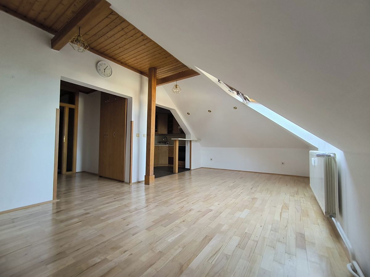Pronájem bytu 2+kk 54 m² – fotografie 2