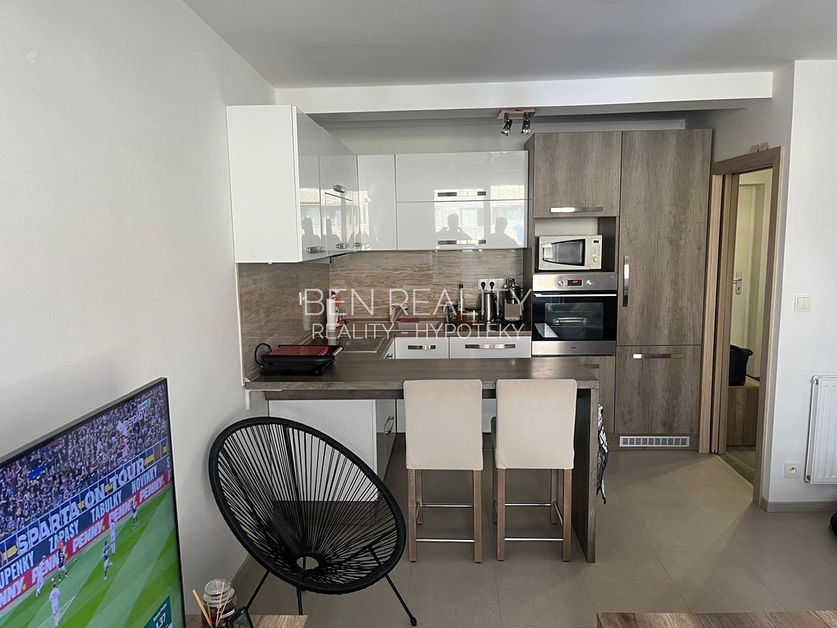 Pronájem bytu 2+kk 48 m² – fotografie 3