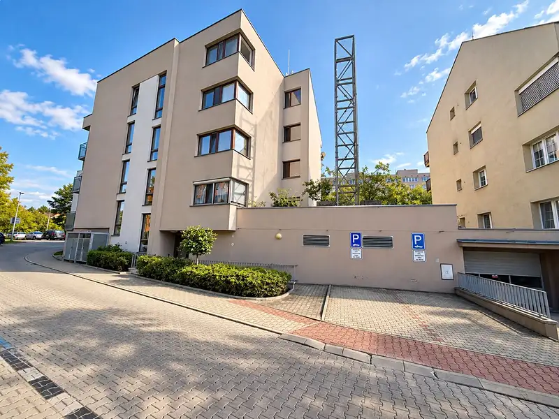 Pronájem bytu 2+kk 56 m², Praha – náhled fotky 2