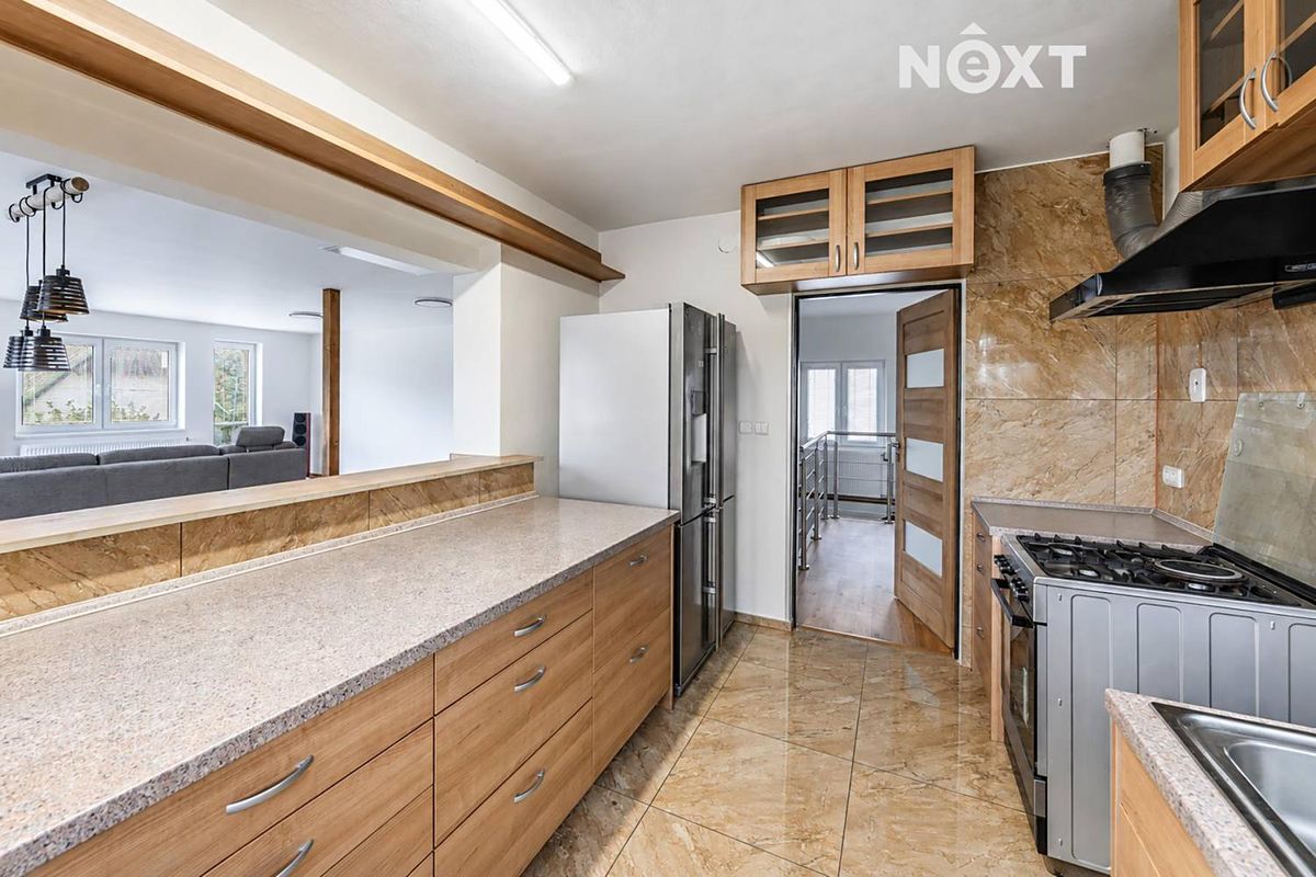 Prodej rodinného domu 250 m², pozemek 763 m² – fotografie 4
