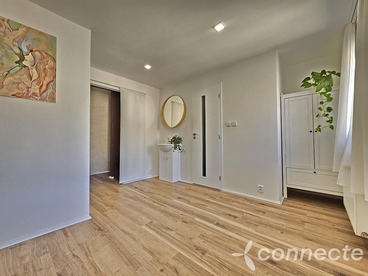 Pronájem bytu 2+kk 34 m² – fotografie 3
