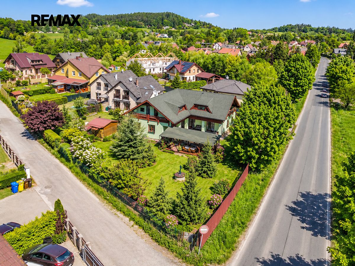 Prodej rodinného domu 286 m², pozemek 1078 m² – fotografie 2