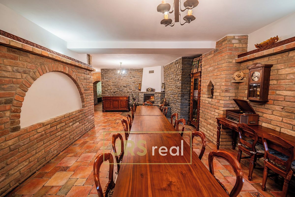 Prodej rodinného domu 468 m², pozemek 176 m² – fotografie 4