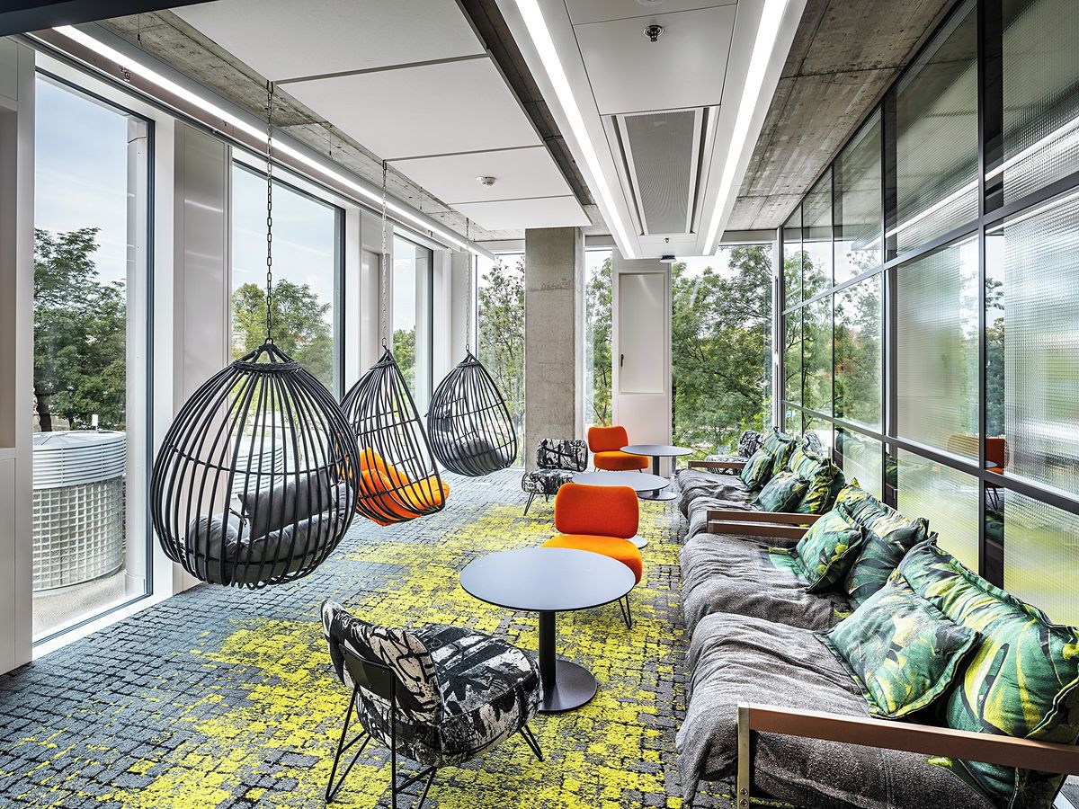 Pronájem kanceláře 1698 m² – fotografie 2