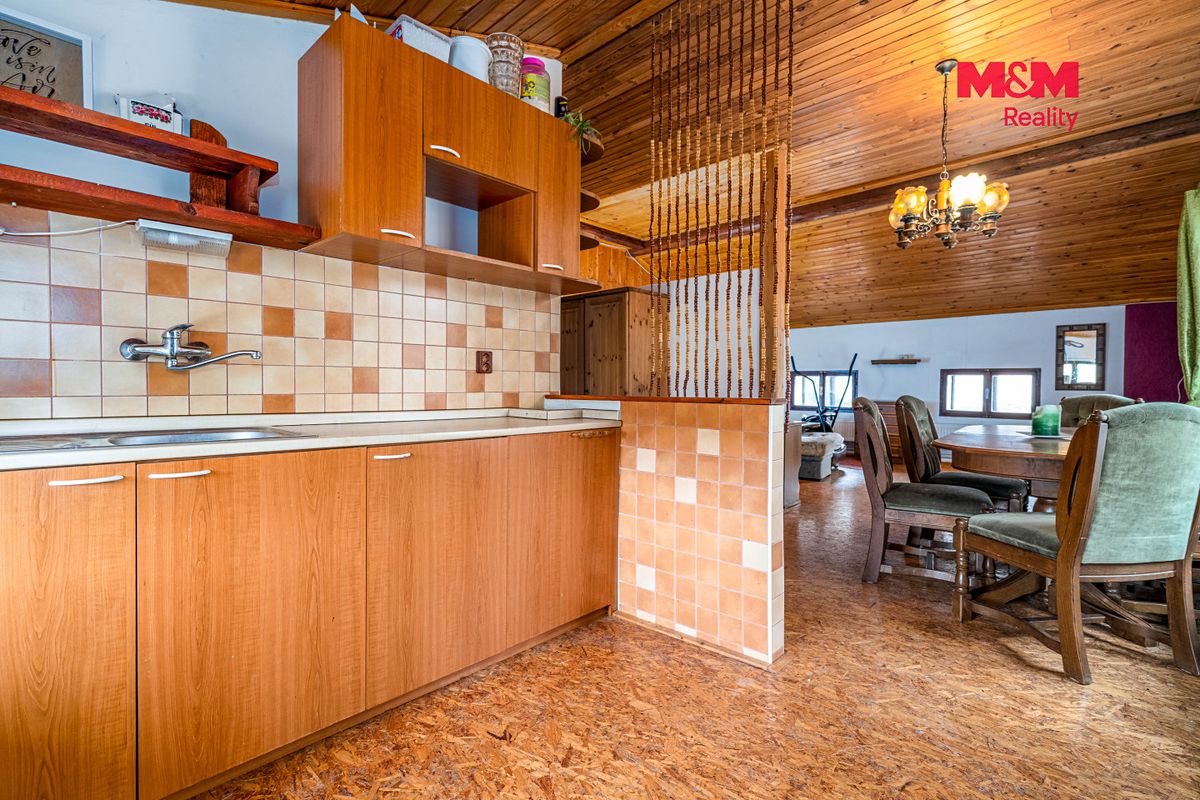 Prodej rodinného domu 180 m², pozemek 2968 m² – fotografie 3