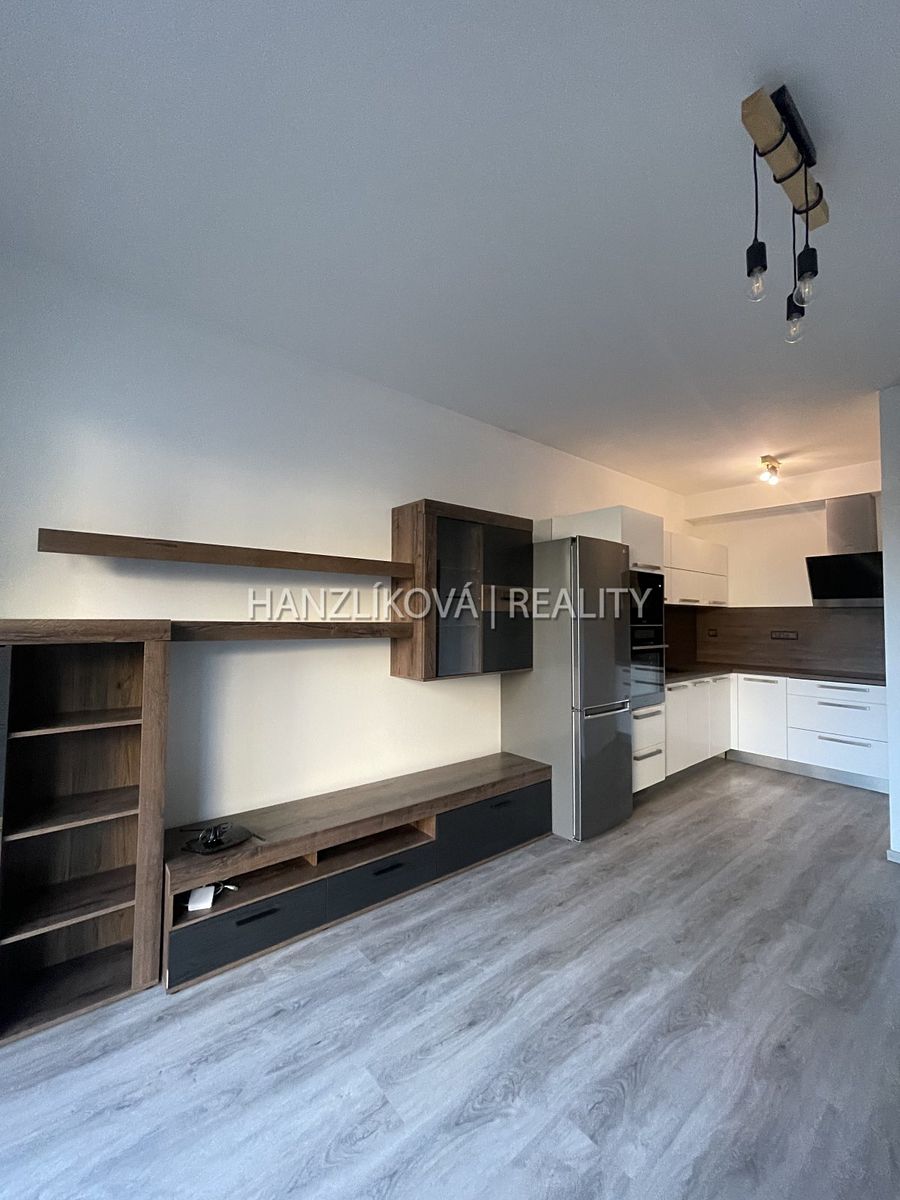 Pronájem bytu 2+kk 57 m² – fotografie 3