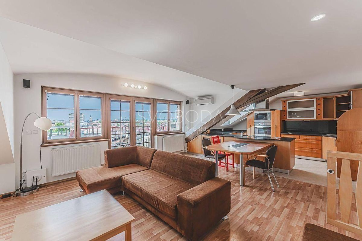 Pronájem bytu 3+kk 107 m²