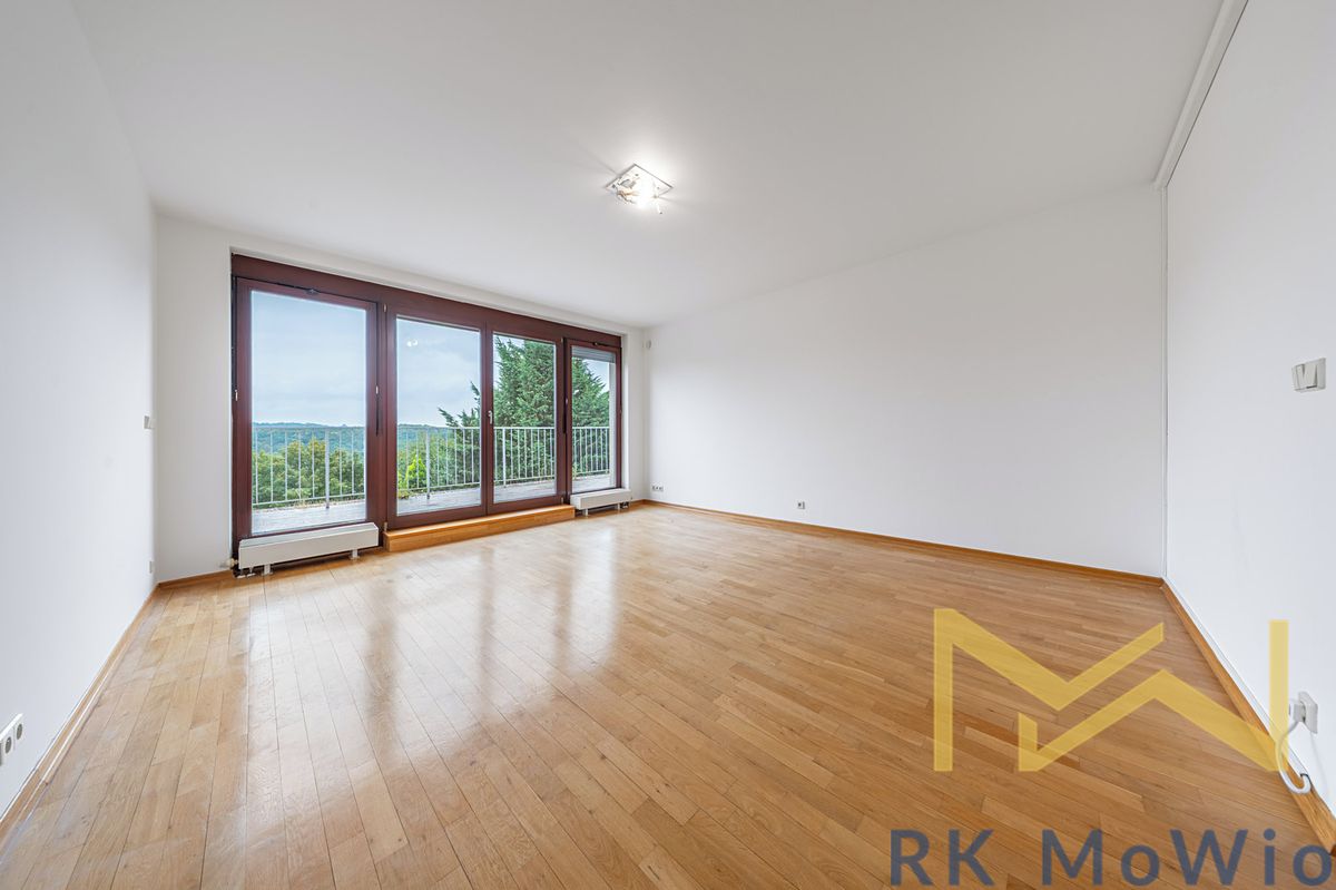 Pronájem vily 360 m², pozemek 857 m² – fotografie 2