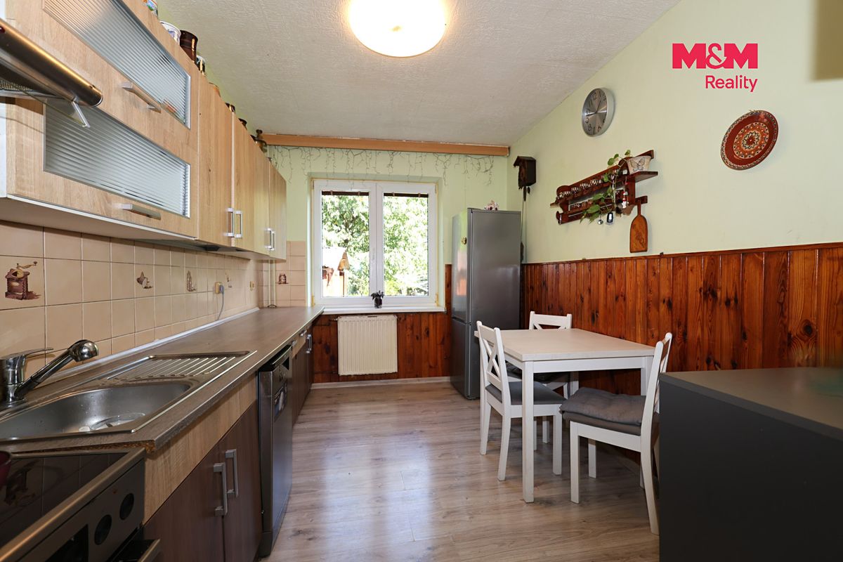 Prodej rodinného domu 150 m², pozemek 1194 m² – fotografie 2