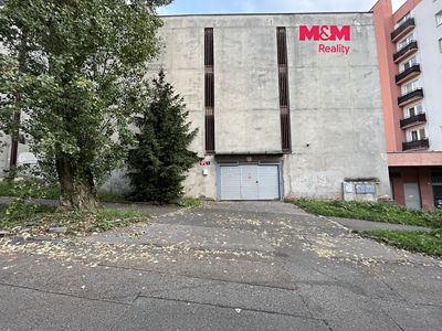 Pronájem garážového stání 15 m²