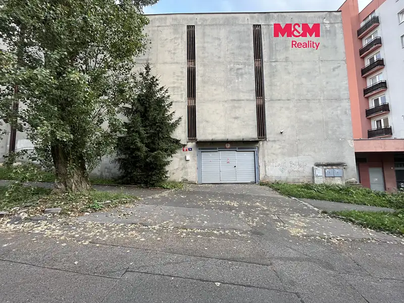 Pronájem garážového stání 15 m², Praha – náhled fotky 1