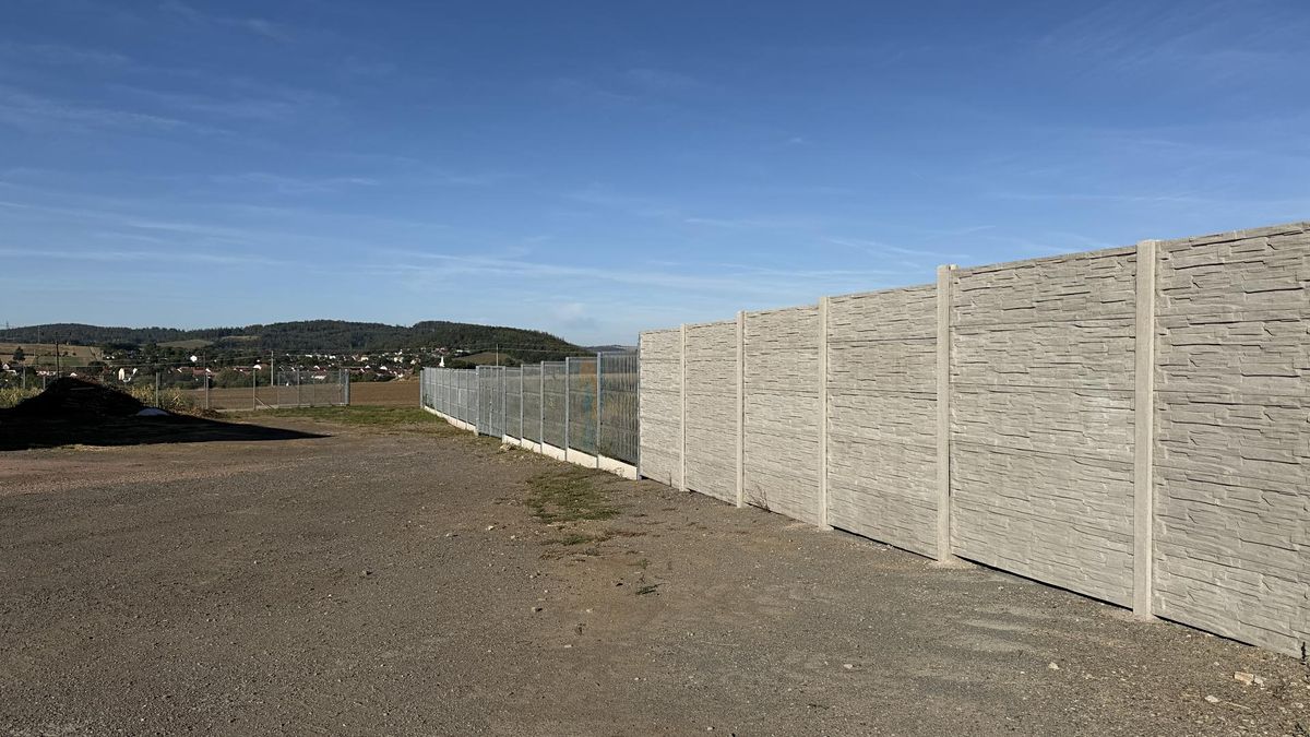 Pronájem komerčního pozemku 2028 m²