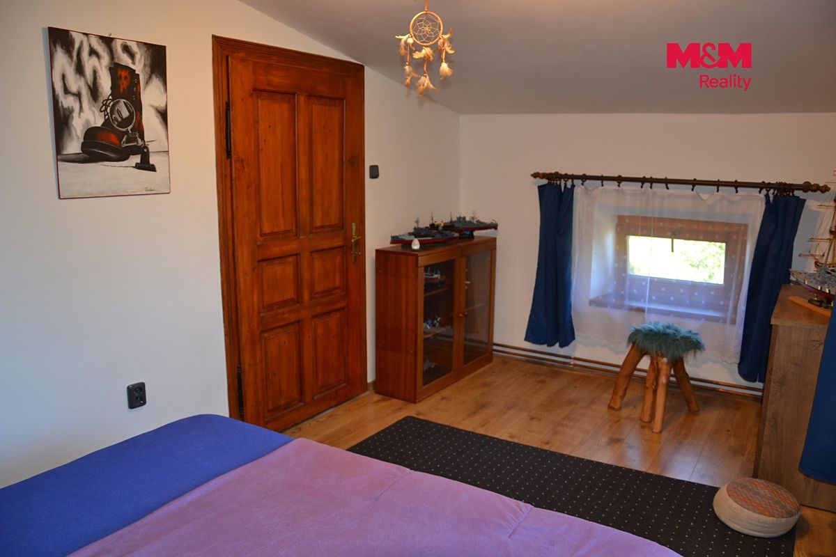 Prodej rodinného domu 240 m², pozemek 1308 m² – fotografie 4