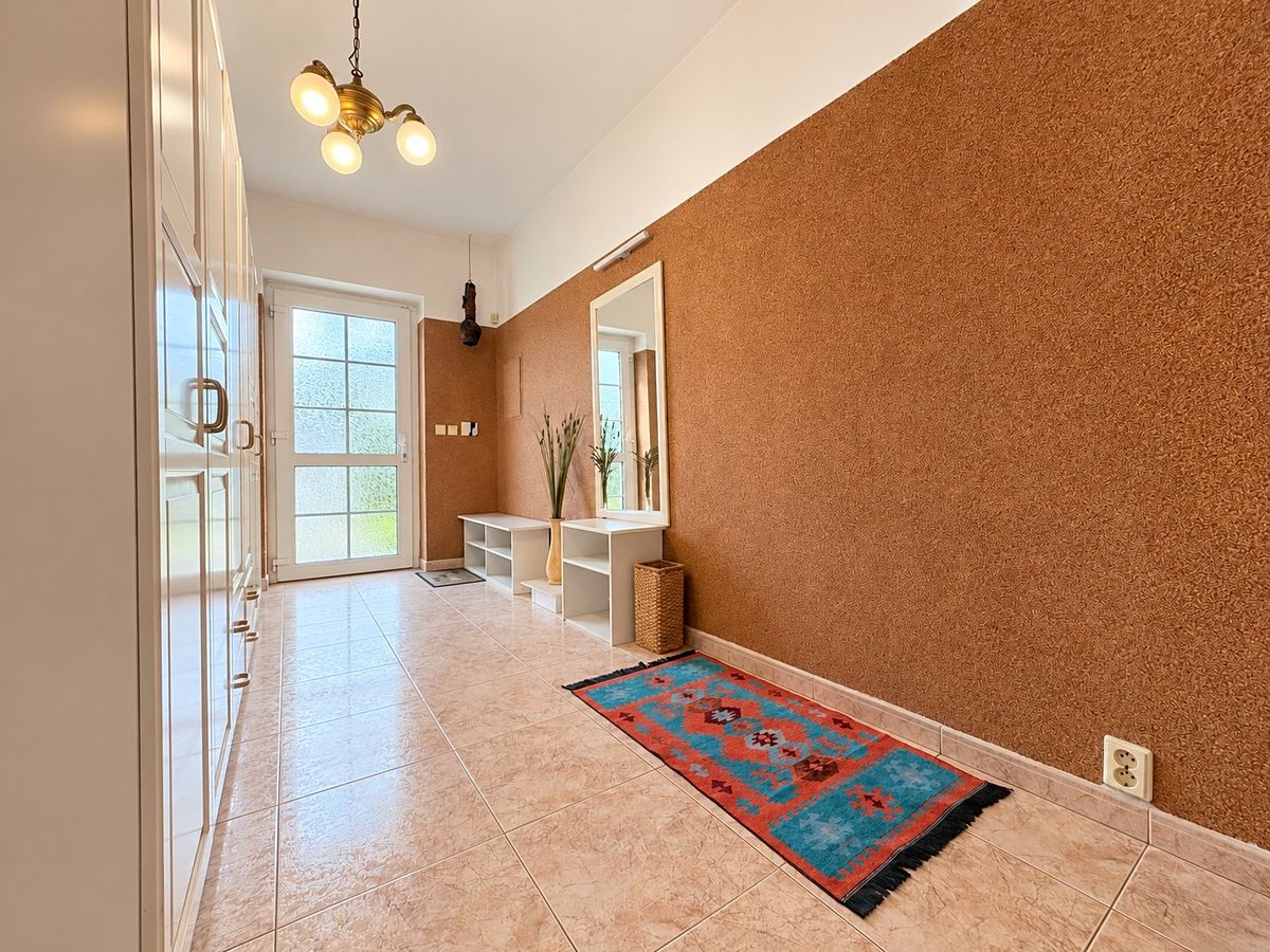 Prodej rodinného domu 499 m², pozemek 852 m² – fotografie 4