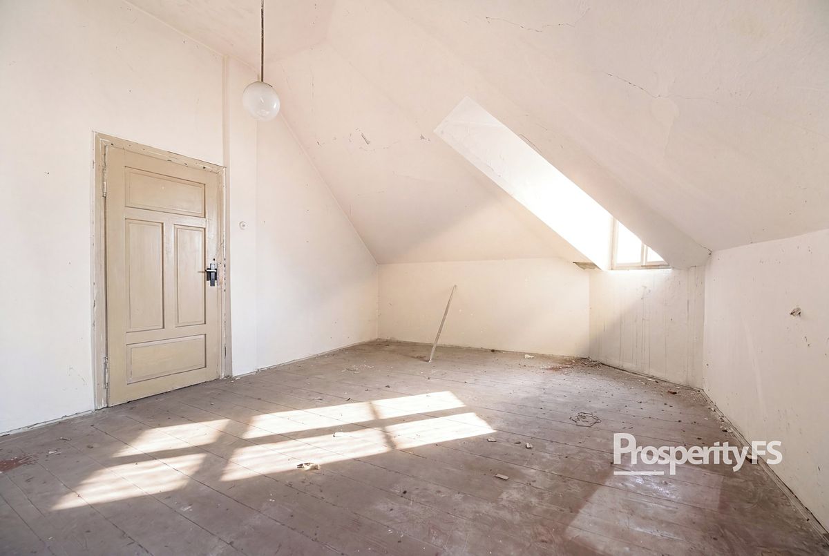 Prodej rodinného domu 200 m², pozemek 396 m² – fotografie 2