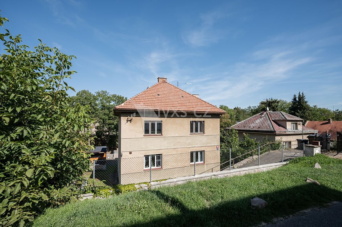 Prodej rodinného domu 440 m², pozemek 732 m² – fotografie 2